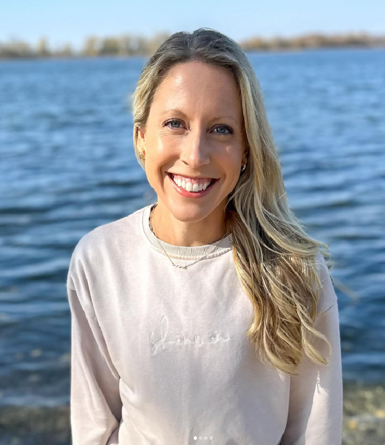 molly headshot on the beach